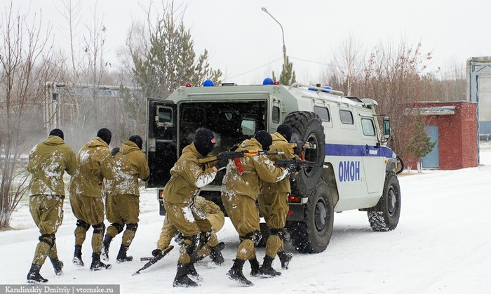 Lực lượng khủng bố cơ động chống trả cảnh sát đặc nhiệm